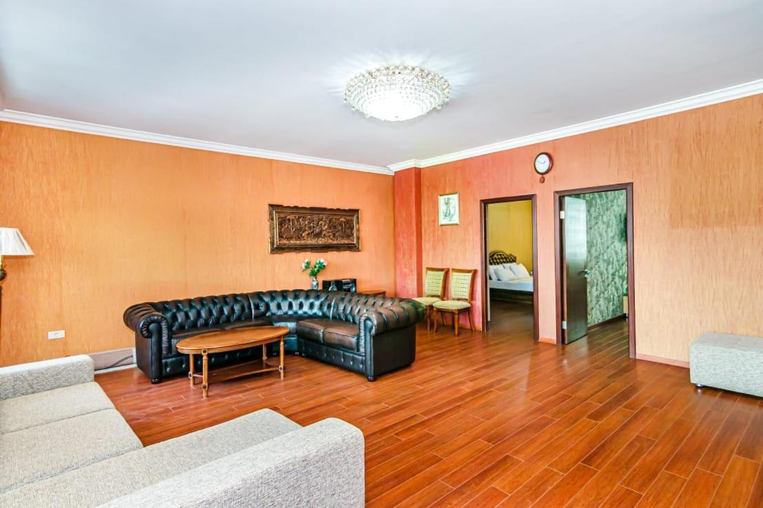 Prestige Near Vip Cresent Mall *